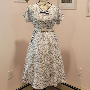 Vintage 1950s white and navy eyelet dress by Smartsetter